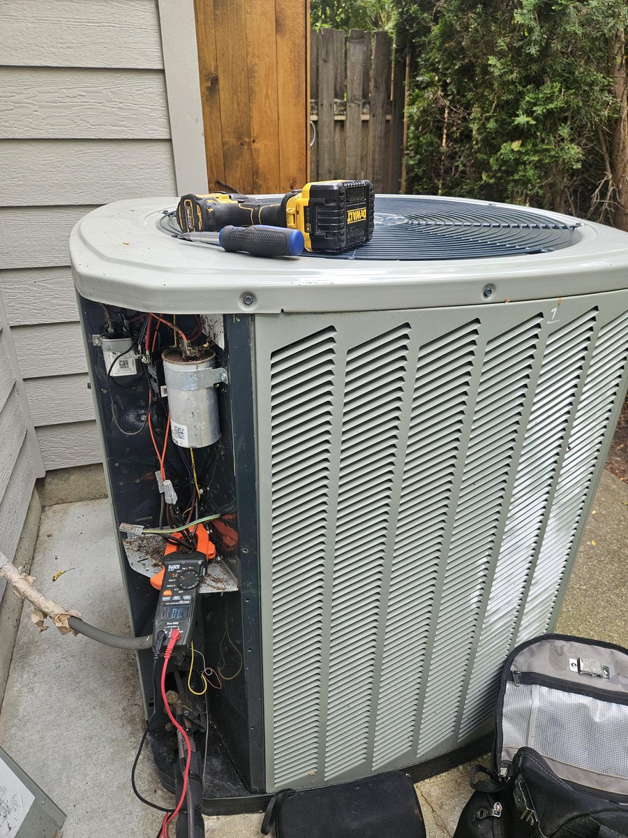 ConradOregon's tweet image. Regular maintenance = longer AC life + fewer breakdowns.
Don’t skip your seasonal check-up!

📞 Book your maintenance visit with us today.
(503) 785-9715

#tigard #beaverton #hillsboro #oregon #portland