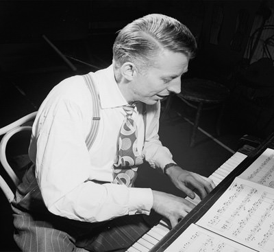 Stan Kenton - Believing that Jazz could be more than just music to dance to, Kenton made no apologies for his brand of "progressive Jazz." Update: 7 additional rare recordings otrcat.com/p/stan-kenton
