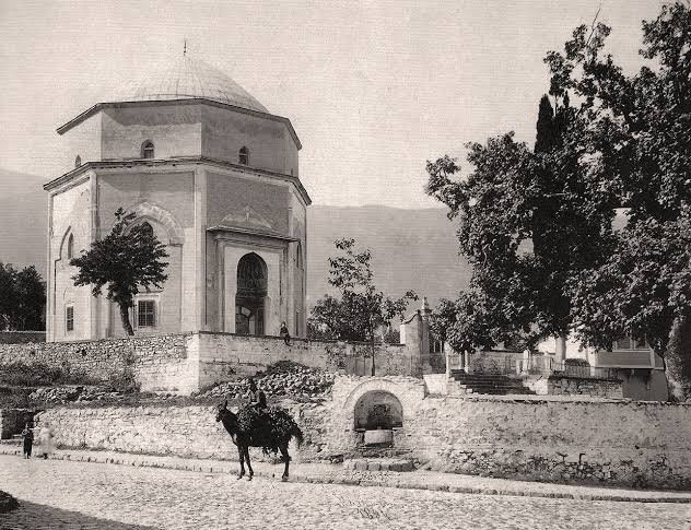 BBulusmalar's tweet photo. Evliyâ Çelebi ilk seyahatini; 27 Nisan 1640 tarihinde, yoldaşı Okçuzâde Ahmed Çelebi ile birlikte Eminönü'nden bir Mudanya kayığına atlayıp, İmparatorluğun ilk başkenti Bursa'ya gerçekleştirdi. https://t.co/h2e22DBLeG