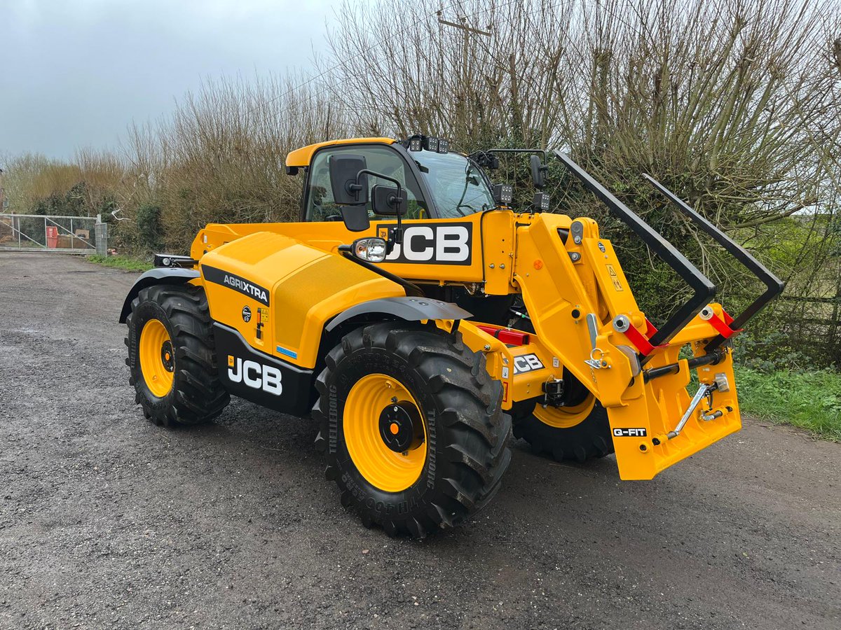 Sharmansagri's tweet image. 🚨 SOLD - New @JCB 542-70 AgriXtra and a new @Bailey fuel bowser! 

Both off to their new homes, sold by Lowdham Area Sales Manager Andrew Channing 🤝

You can contact Andrew on 07464 544473 to discuss any requirements ☎️

#SoldEquipment #JCB #BaileyTrailers #SharmansOfLowdham