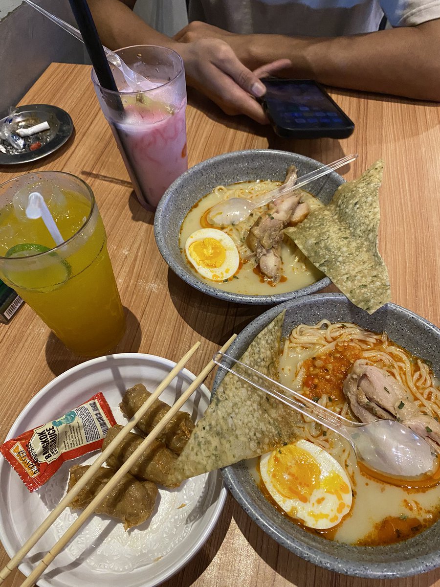 wanitatanggh's tweet photo. @tanyakanrl bareng makananannya biar kenyankkk https://t.co/5i0TxnggjO
