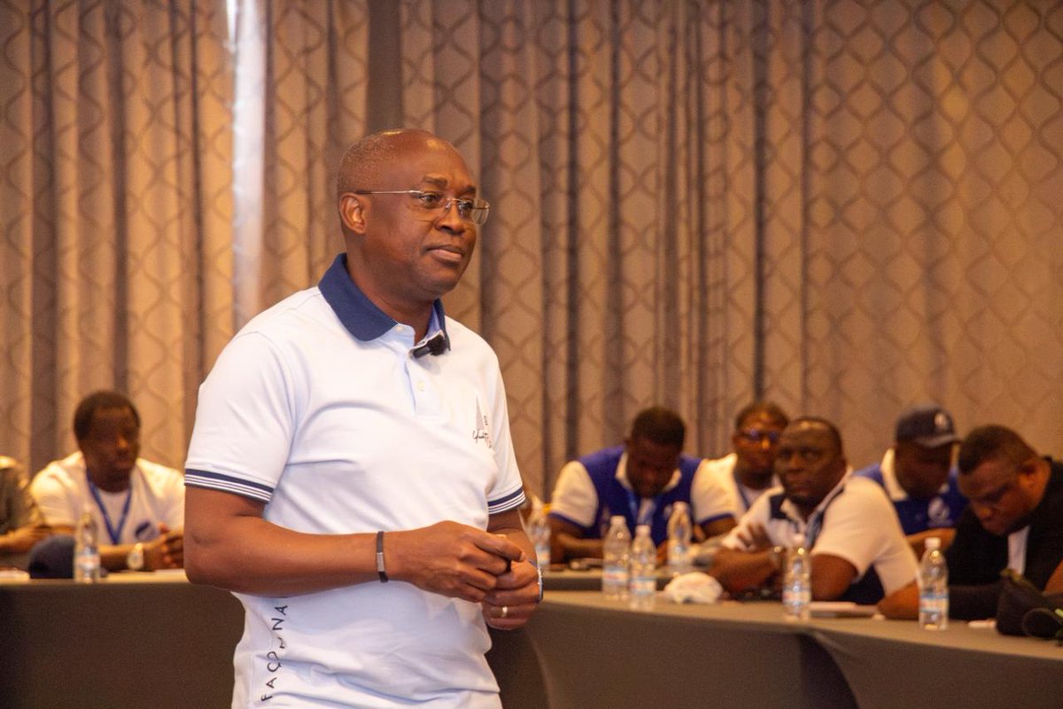 CICables's tweet image. Le DG @KONEKOLO a réuni les managers de @CICables ce 25 avril 2026 autour d’un objectif clé : bâtir une culture d’excellence durable.
Un moment fort pour aligner les équipes, renforcer la cohésion et booster la performance collective.

#Leadership #Excellence #Management