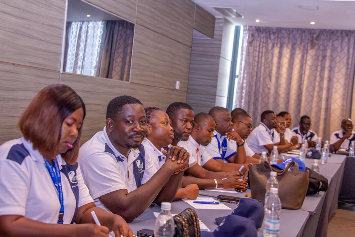 CICables's tweet image. Le DG @KONEKOLO a réuni les managers de @CICables ce 25 avril 2026 autour d’un objectif clé : bâtir une culture d’excellence durable.
Un moment fort pour aligner les équipes, renforcer la cohésion et booster la performance collective.

#Leadership #Excellence #Management