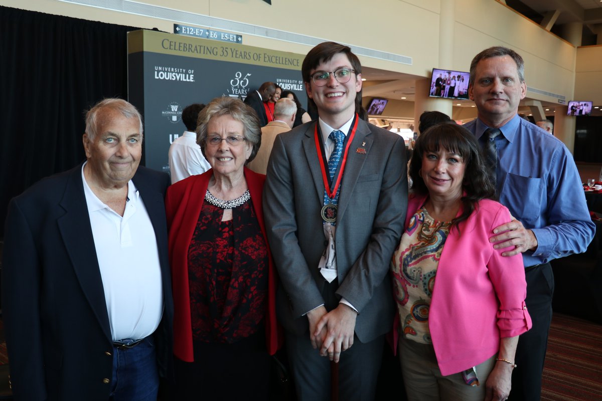 ULmCenter's tweet photo. Yesterday, the McConnell Center celebrated the class of 2026 at our annual Senior Dinner. ❤️

We also recognized Colonel Julio Reyes, our 2025-26 Army War College Fellow, for his contributions to the Center this past year. Congratulations, seniors and Colonel Reyes! #UofLAlumni https://t.co/gQiDCuHjSO