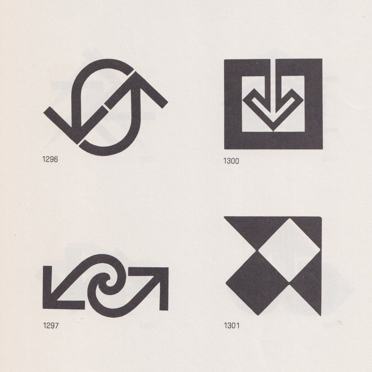 LogoArchive's tweet image. Pointing the way. See over 5000 more historical logos at logo-archive.org

#logos #symbols #branding #design