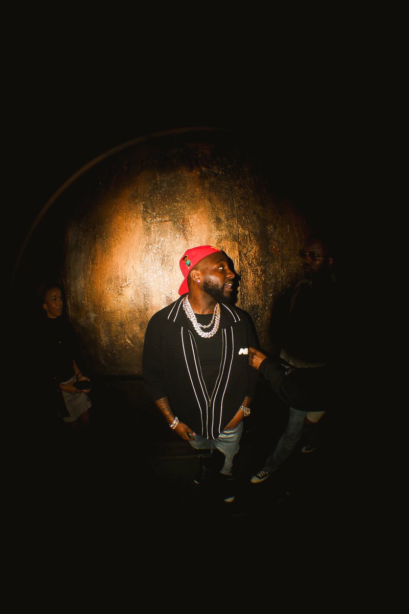 Bu_fiaka's tweet image. @davido  in Johannesburg 
#30bg #KBC flames 🔥 👕