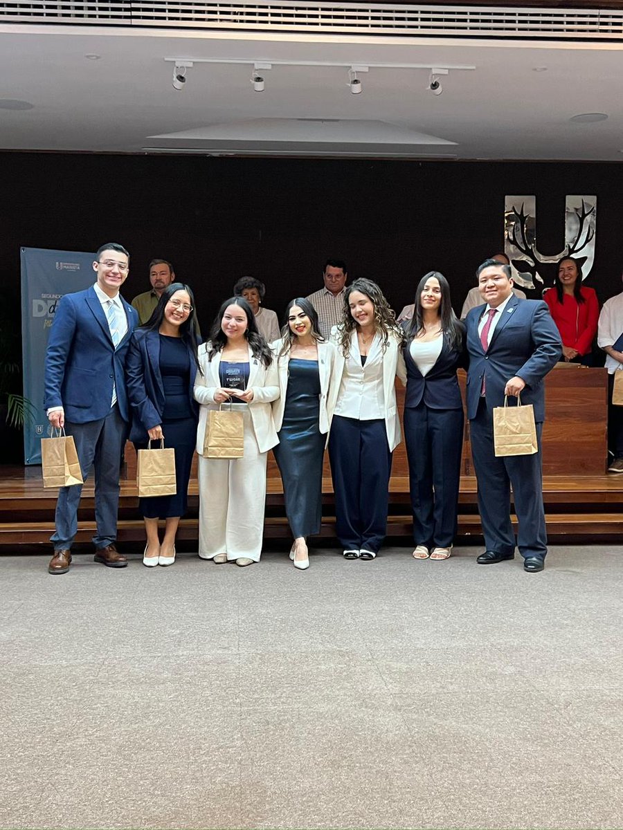 unimodelo's tweet photo. Primer lugar🥇 #OrgulloModelo
Felicitamos a nuestro equipo de la Escuela de Derecho, Ciencias Políticas y Relaciones Internacionales por obtener el primer lugar en el Segundo Concurso de Debate Interuniversitario, organizado por la Universidad Marista. https://t.co/p1Q0a4FcaO