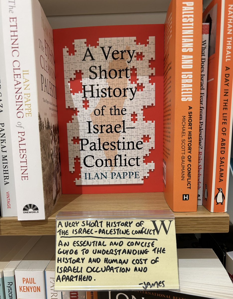 billbcam's tweet photo. James in Waterstones gets it https://t.co/toQUDfKARH