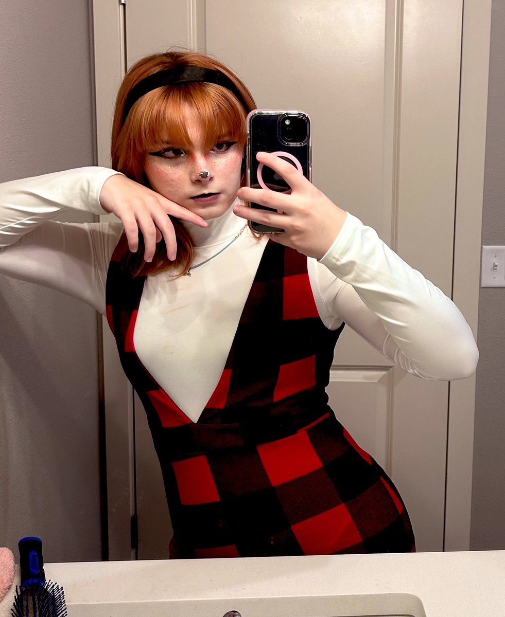 Aspen goes birding⛸️ tweet media