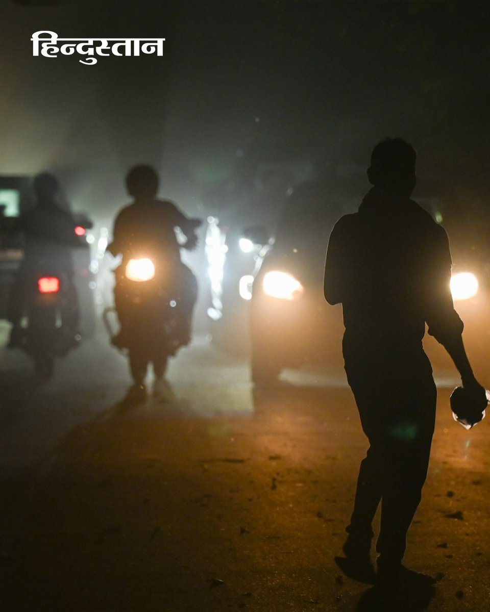Live_Hindustan's tweet image. #InPics | यूपी के नोएडा में दिनभर की झुलसाने वाली गर्मी के बाद शाम को मौसम ने अचानक करवट ली और धूल भरी आंधी चलने लगी। सेक्टर-12 की सड़क पर आंधी के बीच लोग आवाजाही करते नजर आए।

Photo By  Sunil Ghosh

#Noida #UttarPradesh #DustStorm #Weather 

देश-दुनिया की खबरें पढ़ने के लिए अभी