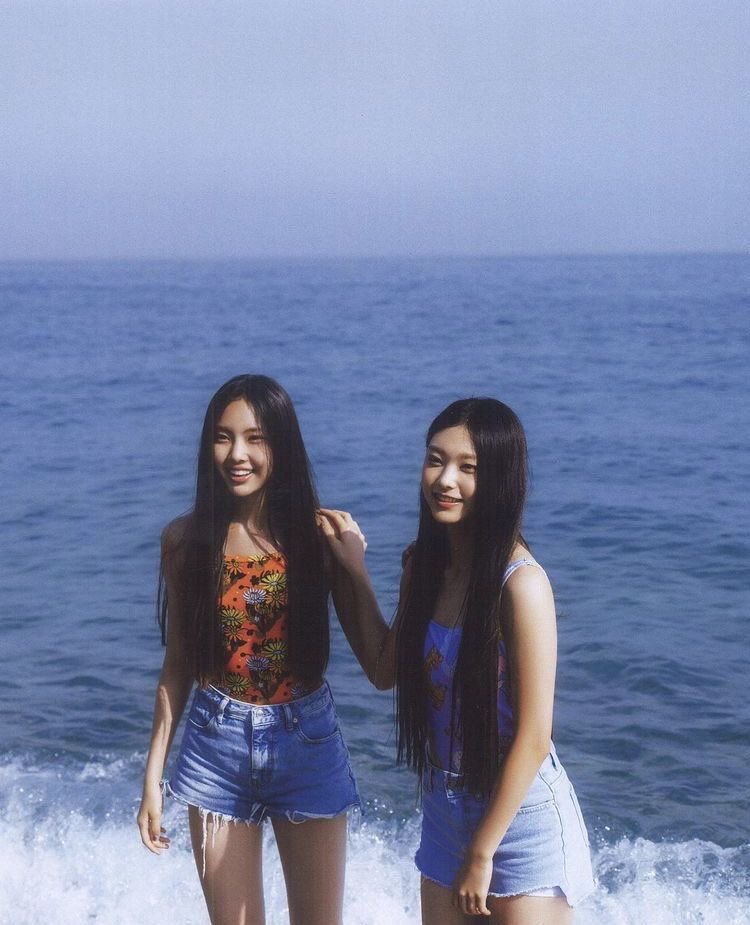 newjeans pics tweet media