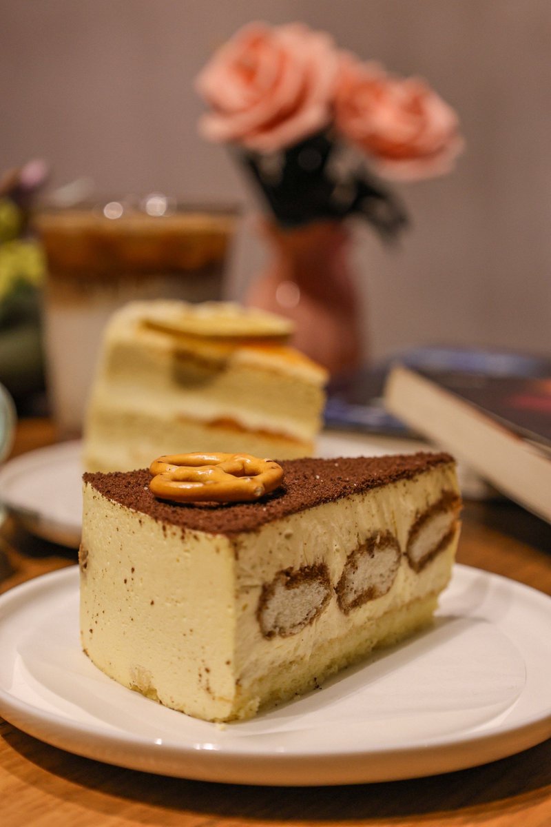 gilang1234's tweet image. "When old friends meet, the years melt away—just laughter, stories, and that same old vibe. Grateful for these souls who know me best.  #OldFriends #GoodVibesOnly"