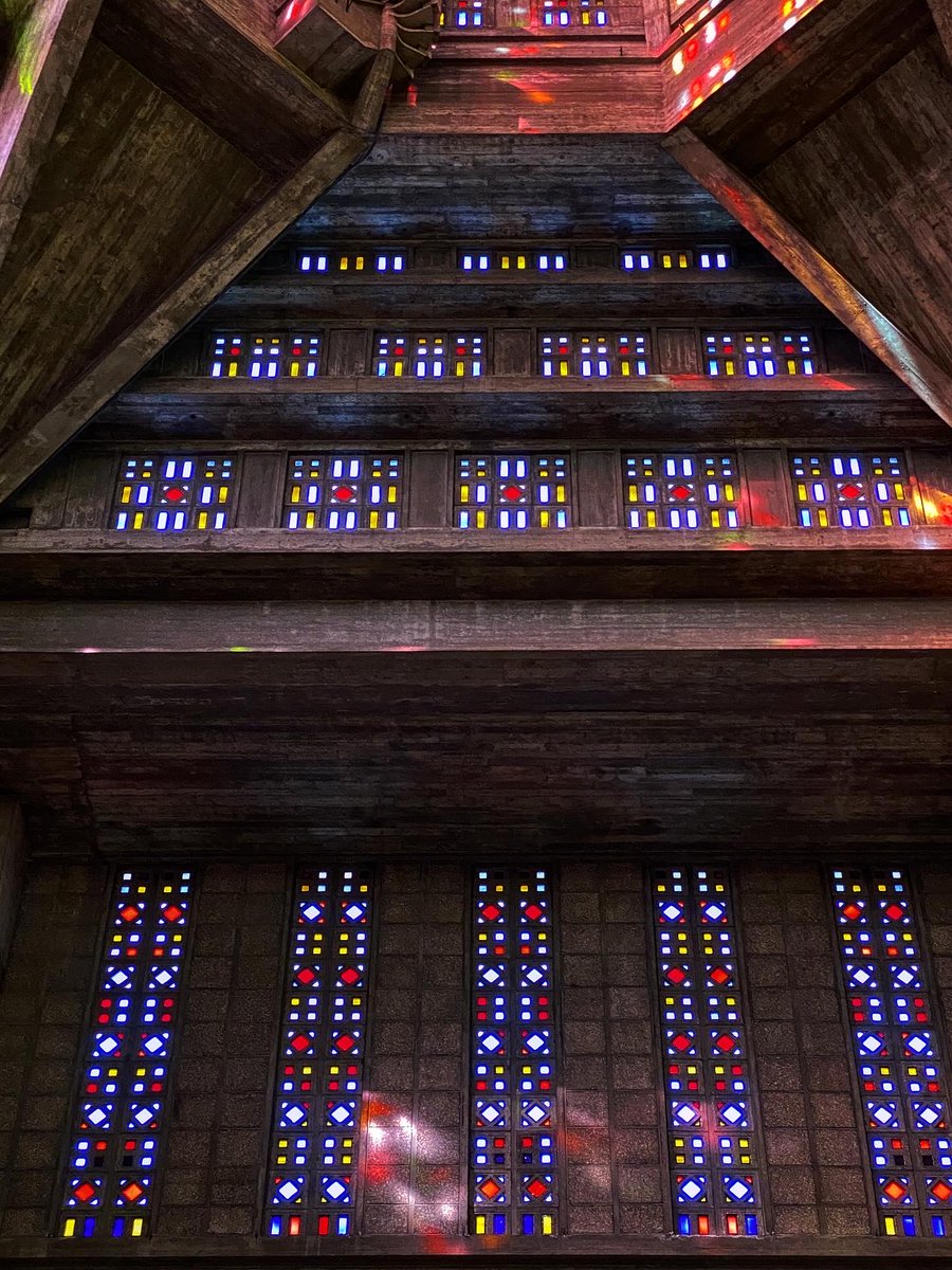 L_E_Ba's tweet image. Lost in béton and colors. Saint-Joseph Le Havre 

#church #lehavre #architecture #augusteperret #latergram