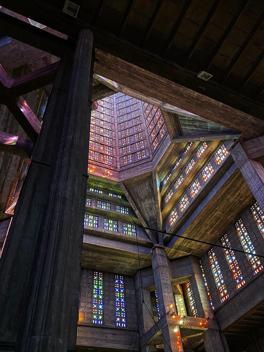 L_E_Ba's tweet image. Lost in béton and colors. Saint-Joseph Le Havre 

#church #lehavre #architecture #augusteperret #latergram