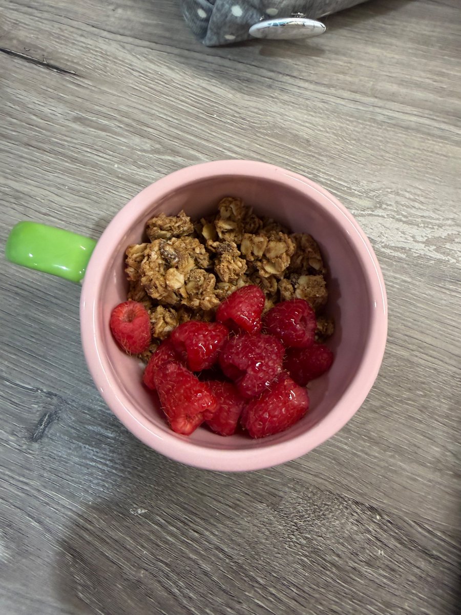 tillofx's tweet image. strawberry mug who likes #yogurt