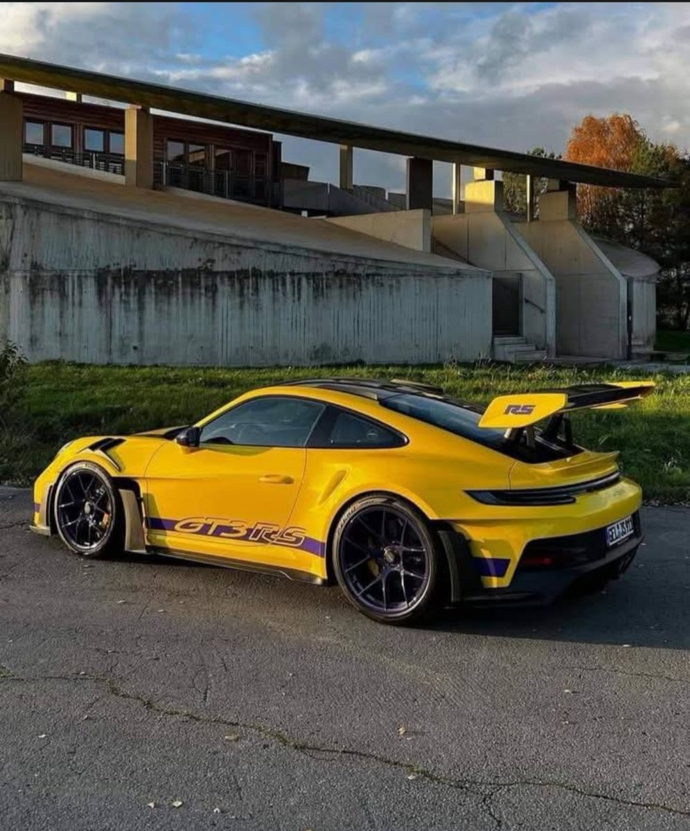 Oscarol95842891's tweet image. #Porsche 💛✨