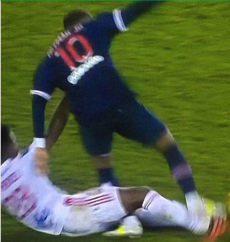 Central Lamine Yamal tweet media