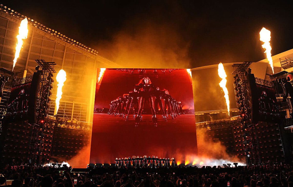 CELIAYONCE's tweet photo. 10 years ago today, Beyoncé kicked off her iconic "Formation World Tour” in Miami, Florida.

It grossed over $272 MILLION in just 49 shows, with an attendance of 2.24 MILLION people. https://t.co/kPt0gs0pJc
