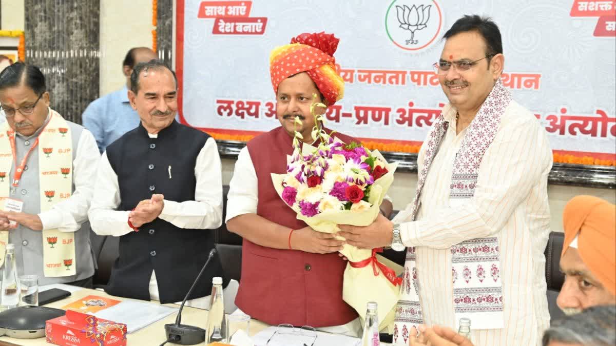 ETVBharatRJ's tweet image. नितिन नबीन बोले- राजनीति में भाग्य बड़ा फैक्टर, लेकिन संगठन के काम से ही बनेगी पहचान 
etvbharat.com/hi/state/bjp-n… 
@NitinNabin #BJP #BJPWorkers #Rajasthan