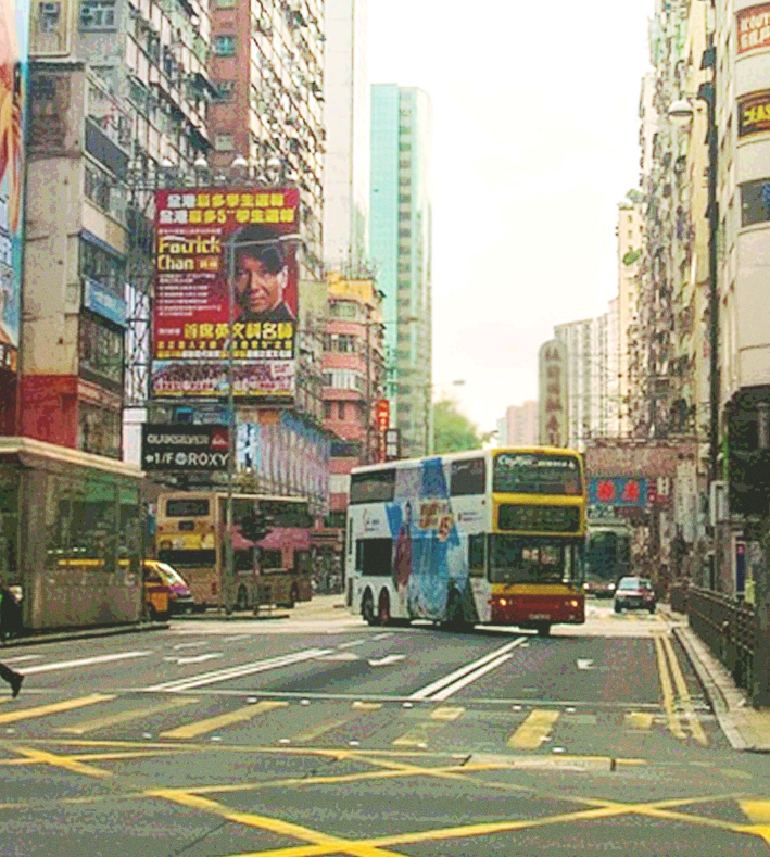 90년대 홍콩 배경의 스턴트맨 미.인.수.에게서 시작되는 이야기? 오히려 좋아✨ 수 스턴트배우라 그런가 몸도좋고 꽃휴도 크고 배에 왕짜도 있어🤤 그림체도 뭔가 90년대 라떼감성 잘 살리시는거 같아서 찰떡이고 기대되고 😊