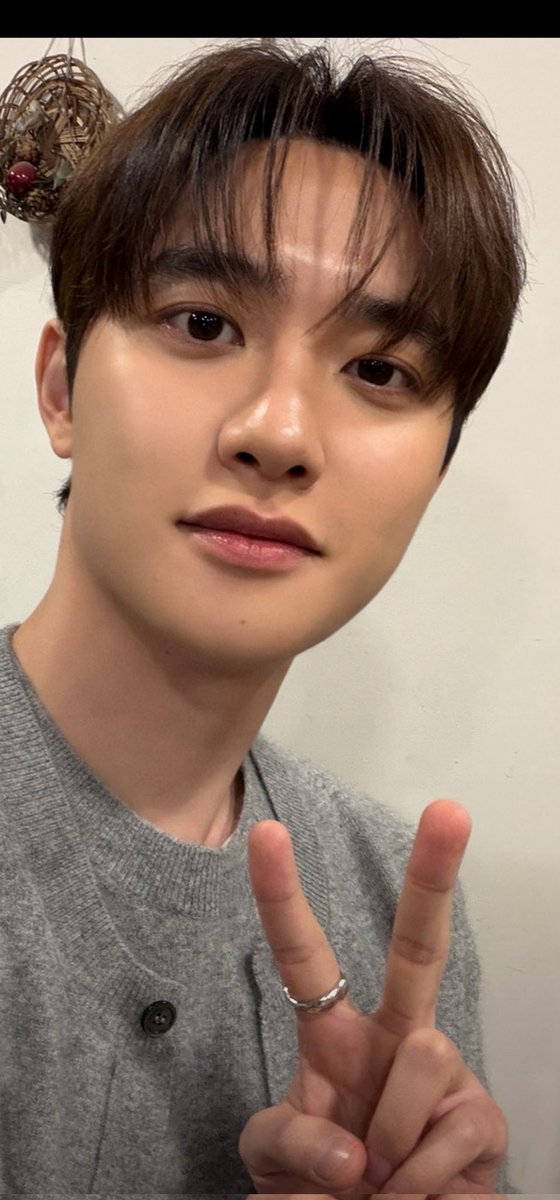 Tsk. Ampogi 😍😍😍