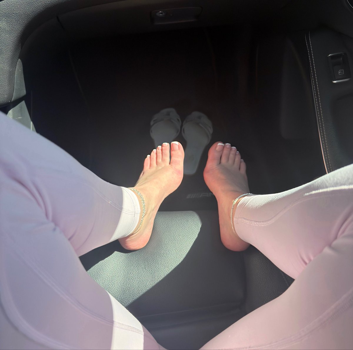 Goddess Kelly tweet media