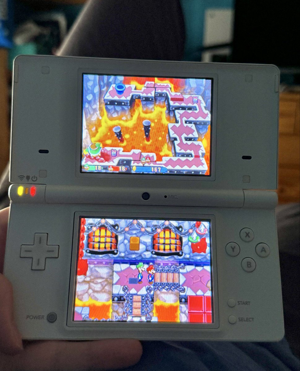 Iba a probar la nueva DSpico y he acabado rejugando Mario y Luigi compañeros en el tiempo 🙂‍↕️