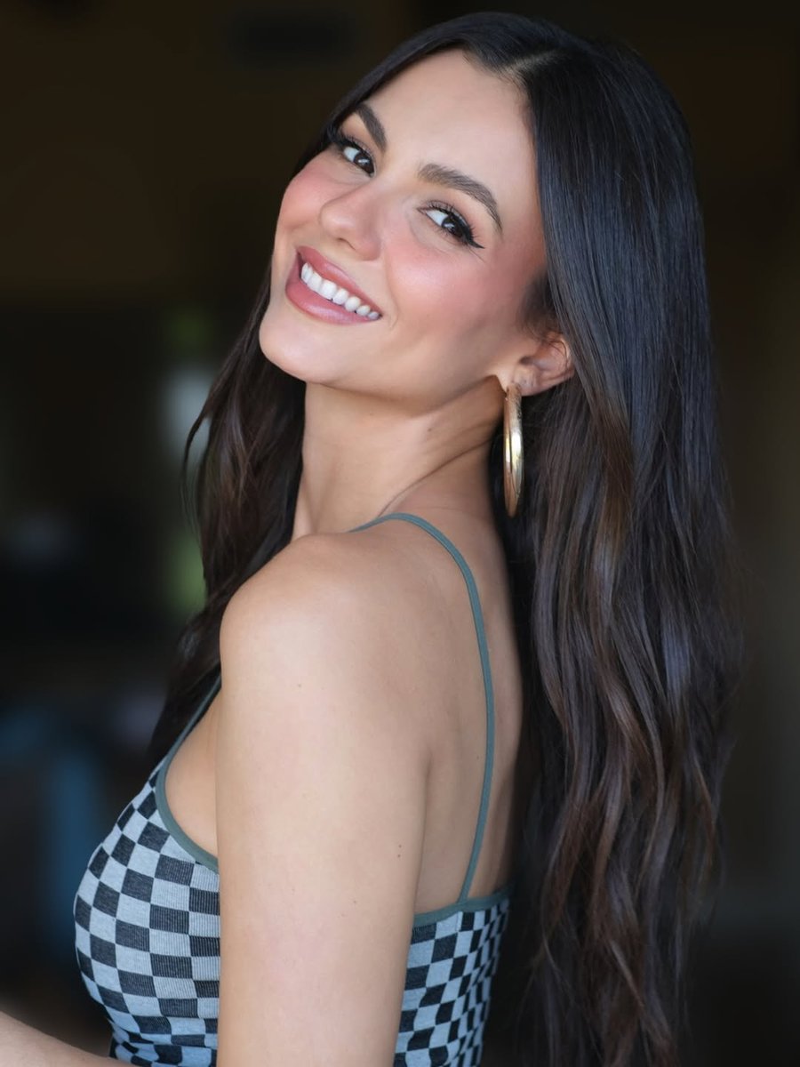 VictoriaCrave 🌗 tweet media