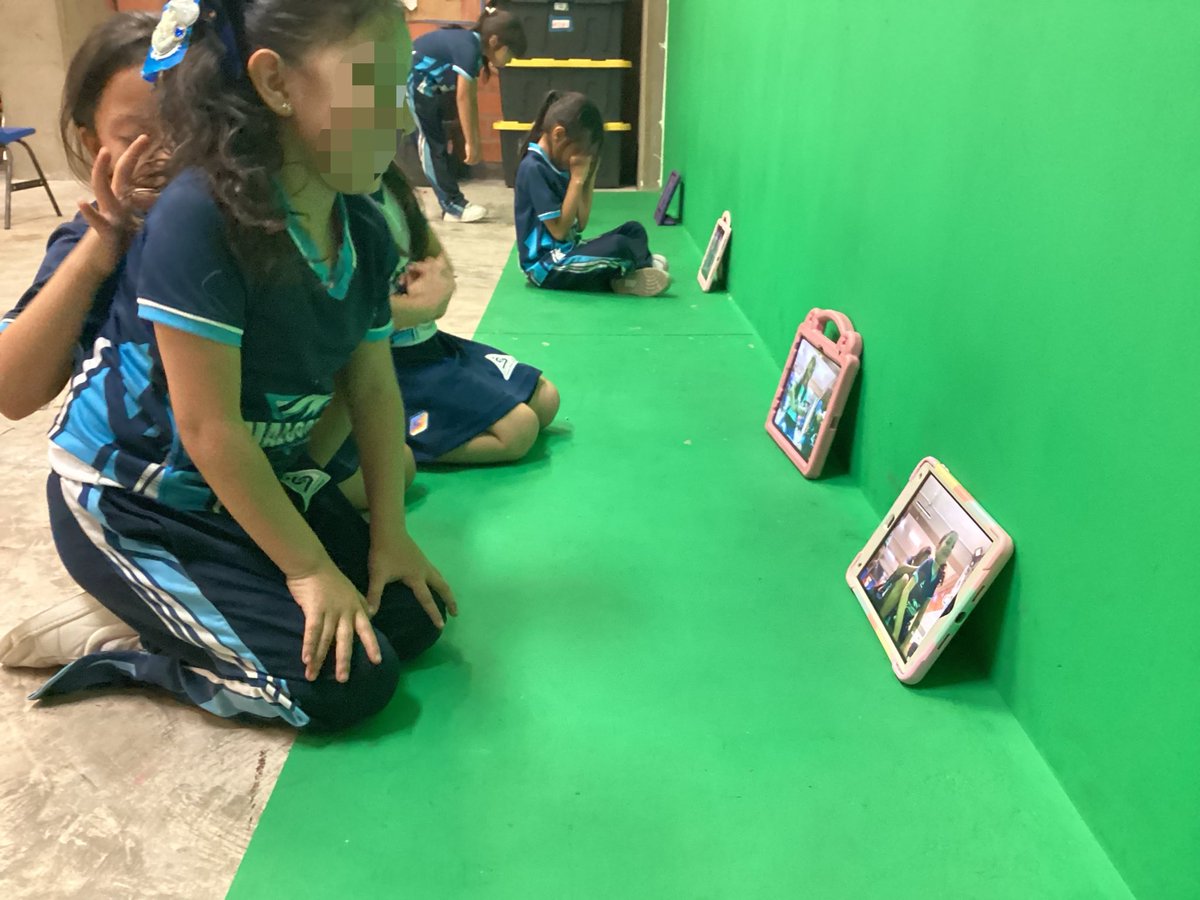 AnaSimb0's tweet photo. En la clase de teatro practicamos gestos faciales a través de la fotografía, donde los más pequeños juegan a capturar sus emociones y posturas corporales a través de selfies y le dan forma y sentido a su trabajo diseñando un collage de emociones en Freeform.🎭

#AppleEducation https://t.co/jKPb8YwZWe