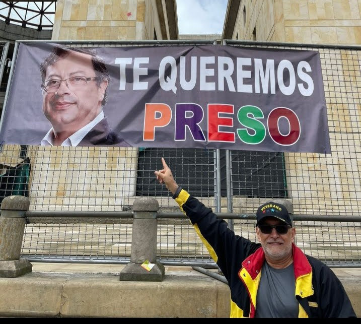 ChristoLema's tweet photo. #PetroYCepedaNosEstánMatando 
#ExtraditenAPetro 
#CárcelParaGustavoPetro https://t.co/nJYM4zj4gJ