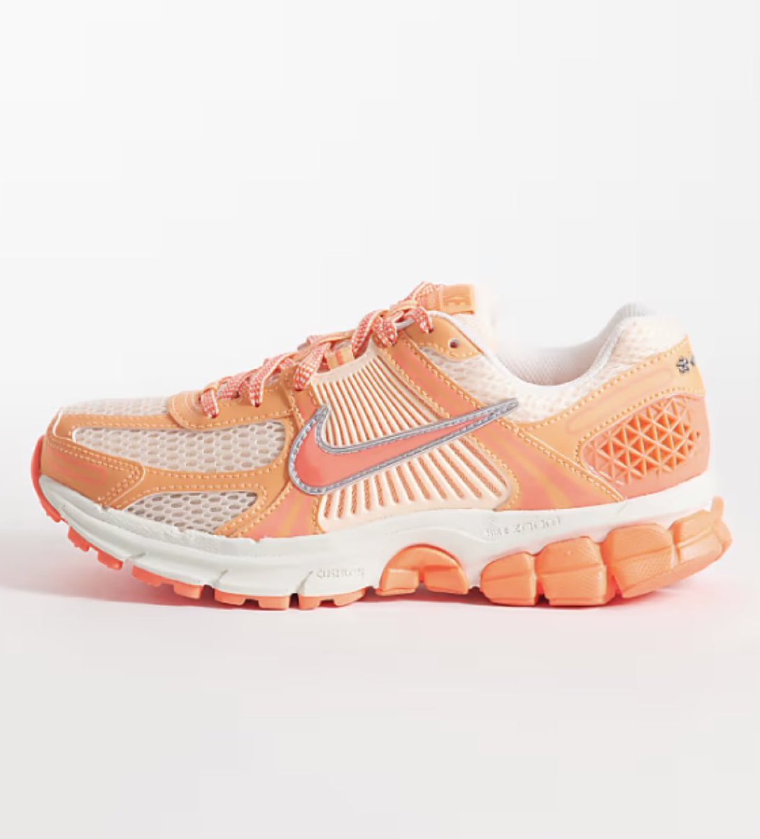 snkr_twitr's tweet photo. AD: WMNS Nike Zoom Vomero 5 'Crimson Tint/Hot Lava/Orange Pulse'

Xhibition https://t.co/iCHXCxuOH0

Millennium https://t.co/lq1gyncUef
Try code APR20 

Also available here 
ASOS US https://t.co/FLwjOh2Zhp

JDsports https://t.co/2HX6S3h07m
$15 off w/code JDS15

Finishline https://t.co/m99Q3kht2U
$15 off w/code FITCHECK 

DSG https://t.co/xo8umnTQII