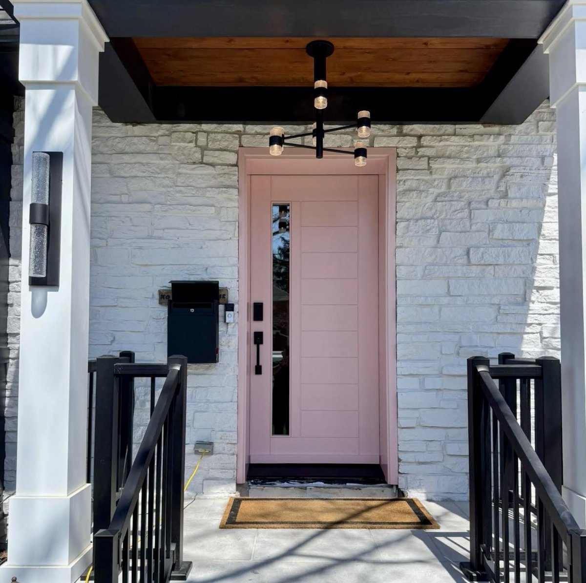 AmberwoodDoors's tweet image. Gorgeous #custom *SOLID* #mahogany @AmberwoodDoors #door with @Benjamin_Moore Camellia Pink paint finish; High Performance glass; &amp;amp; @baldwinhardware in Satin Black!
#doors   #madein 🇨🇦

Contact amberwooddoors.com today!
416-213-8007 or 1-800-861-3591
🇨🇦 &amp;amp; 🇺🇸 Shipping