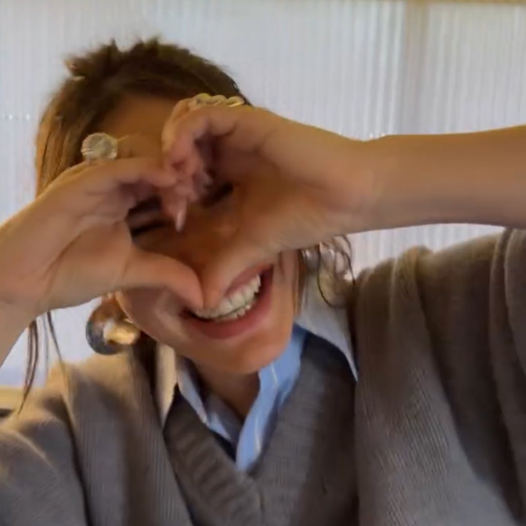 já vi três vezes o comercial da diva Demet na show tv 
#DemetÖzdemir