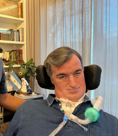 bardeonews's tweet photo. 🚨PEDIDO URGENTE

El reclamo de Esteban Bullrich: "No debería llevarse también mi dinero“. El ex senador padece ELA desde hace cinco años.

https://t.co/upUZsCjTY4 https://t.co/fRtlS66kAo