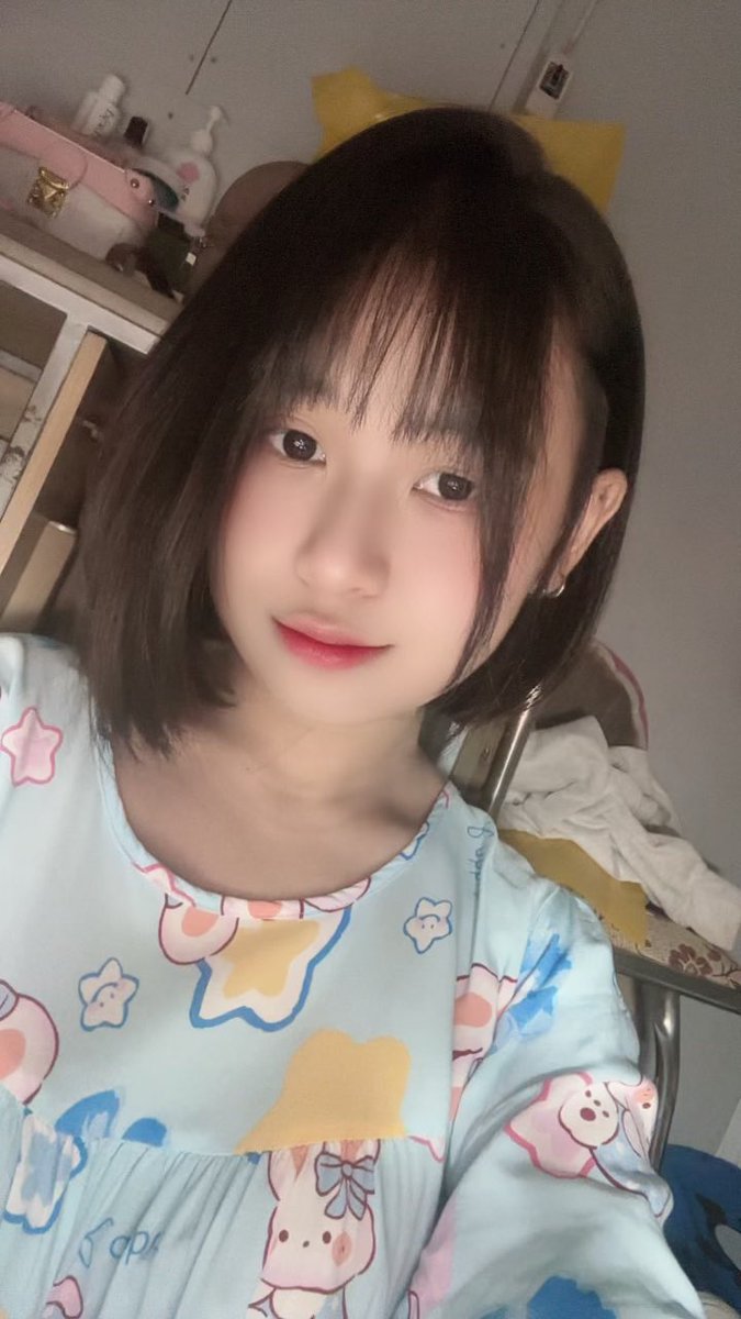 Tạm biệt mái tóc dài 3 năm và những tổn thương nỗi bùn không đáng  có suốt thời gian dài. Mong những điều tốt đẹp sẽ đến với em☺️😊