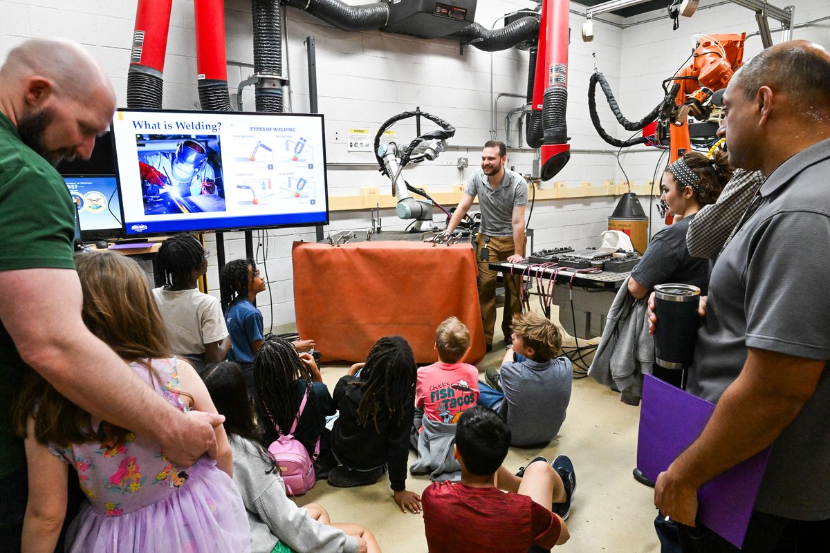 NSWCCarderock's tweet image. Last week, we welcomed families &amp;amp; future innovators to #Carderock for “Take a Child to Work Day." This #STEM event aims to inspire the next generation of scientists and engineers while showcasing the critical work performed daily to support the warfighter. 🌊 #TakeAChildToWork