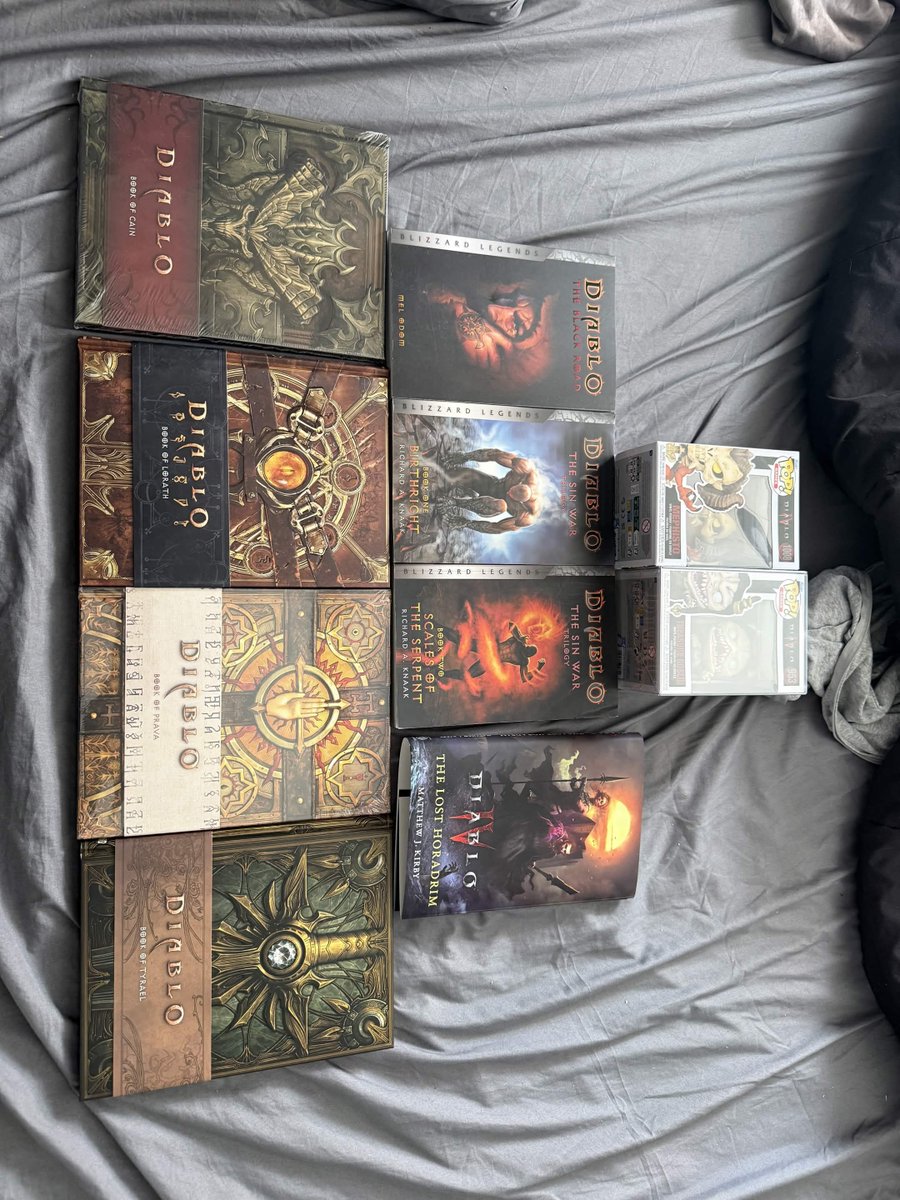 xOGNetwork's tweet photo. Getting ready for the #LordofHatred DLC! You could say I've really gotten into the lore! I know I probably didn't start right but The Last Horadrim really hooked me and already finished the Book of Tyrael, the rest came in today. 👿 @Diablo @ZavenH @MarcusKretz https://t.co/4YXJmvdcCh