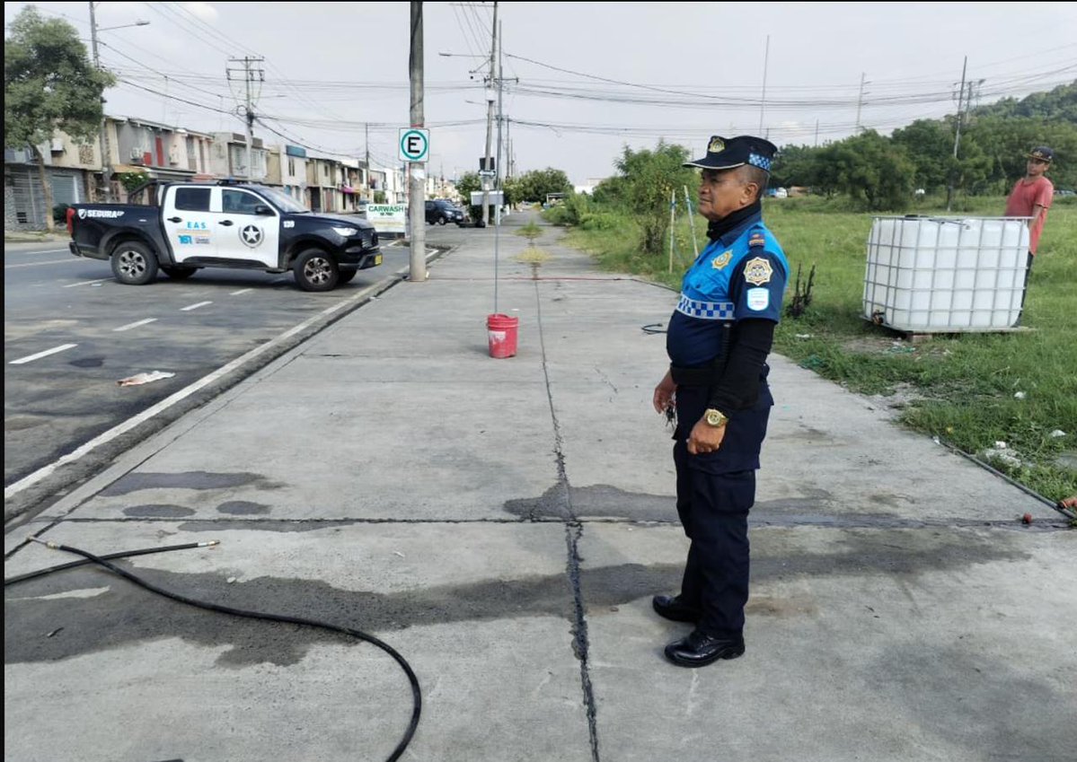 Agentes de Control Municipal de <a href="/segura_ep/">Segura EP - C5GYE</a> realizaron control del espacio y vía pública en Mucho Lote 2, para garantizar el libre tránsito y el respeto a las ordenanzas vigentes.

Recordamos a la ciudadanía que, ante este tipo de casos, pueden reportar oportunamente al 181.