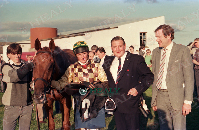 patcashhealy's tweet image. Kilbeggan 8-August-1986     @KilbegganRaces
#40yearsago #archives #fromthearchive #memories #HorseRacing #HealyRacing #ReelingInTheYears
Roman Slipper and Frank Berry win for owner Sean O'Callaghan and trainer Francis Flood.
(c)healyracing.ie