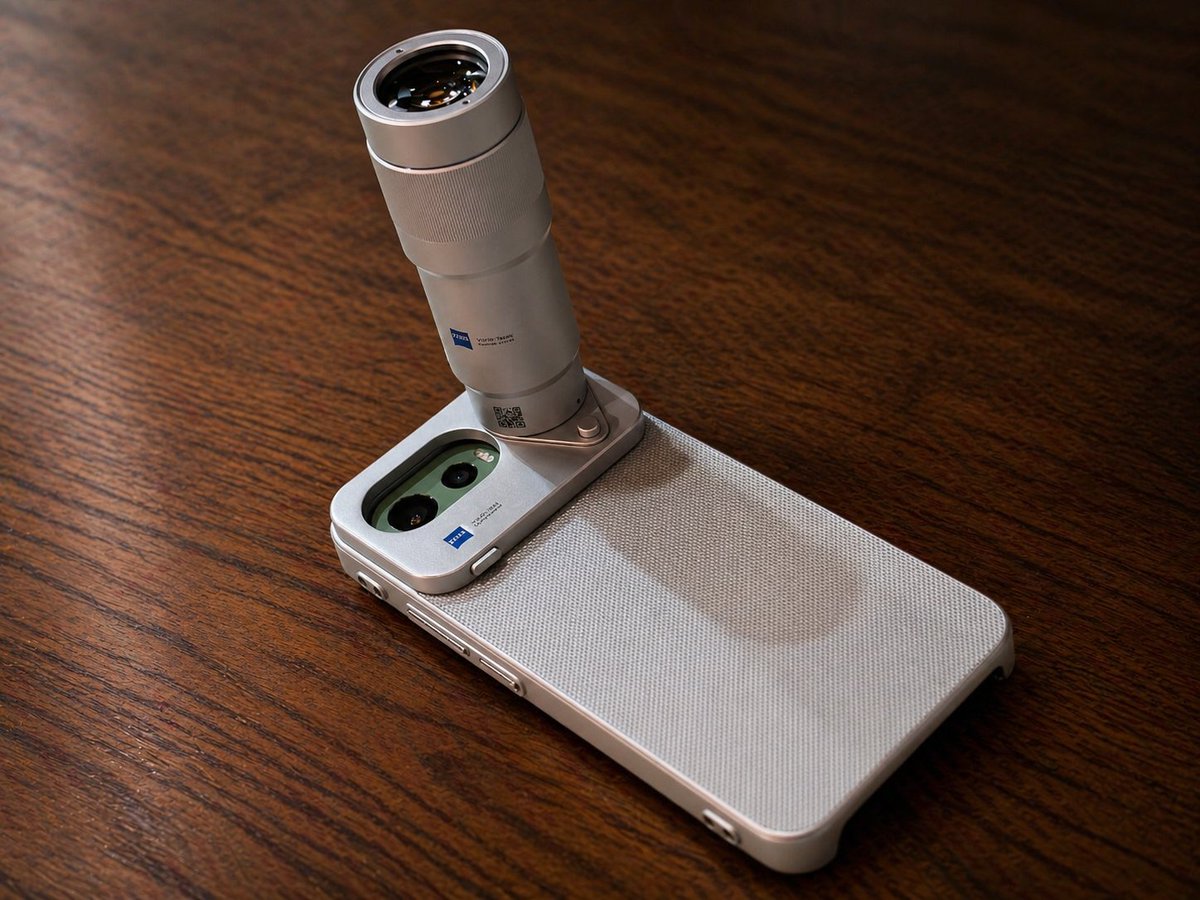 ZionsAnvin's tweet image. Here's the Vivo X300 FE with its Zeiss Telephoto Extender Gen 2

- 200mm equivalent focal length
- 1600mm max focal lenth
- Weight 153 grams

#Vivo #VivoX300FE