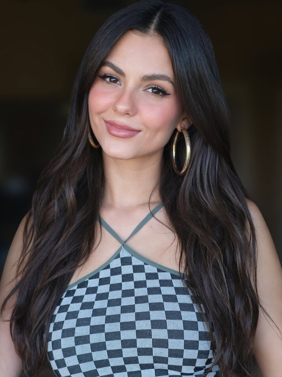 VictoriaCrave 🌗 tweet media