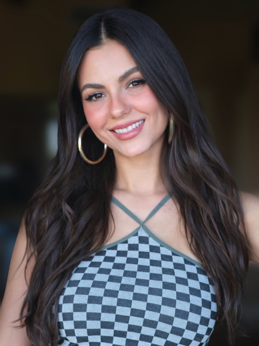 VictoriaCrave 🌗 tweet media