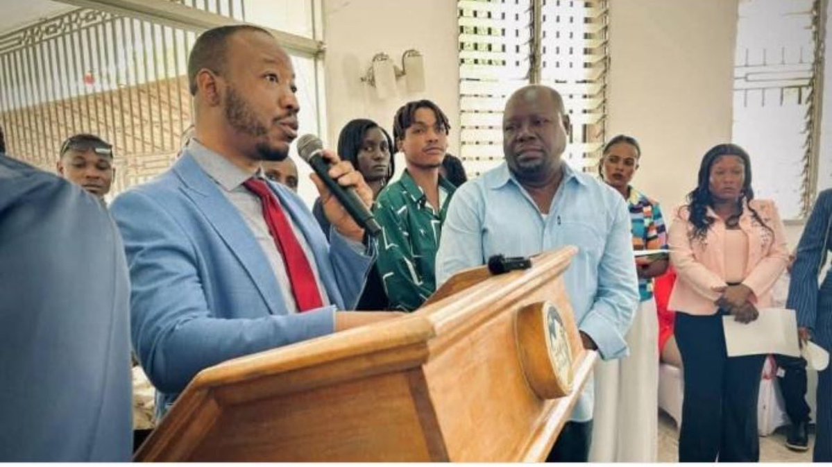 TboulBoulva's tweet image. #CAS inaugure un bureau à Saint-Michel de l’Attalaye (#Artibonite), en présence du ministre du #MAST Marc-Elie Nelson et du directeur Jhony Raphaël. La structure accompagnera les #PDI touchées par la crise sécuritaire. Un premier groupe de 1 000 bénéficiaires est annoncé.