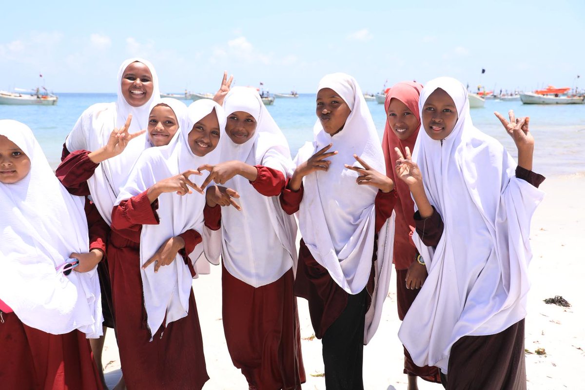 RussetAcademy's tweet photo. Our students enjoyed their first visit to Lido Beach, where they participated in running competitions and experienced the gentle waves of the sea. With the support of hired lifeguards, teachers, and the school administration, we ensured that students had a fun and safe experience https://t.co/T5xeyTcrJH