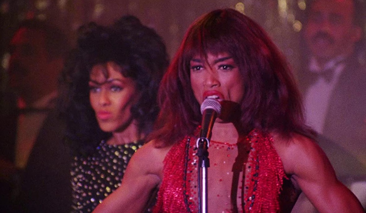 Num momento em que muito se fala sobre cinebiografias chapa branca, "Tina: A Verdadeira História de Tina Turner" tá aí para provar que...

Um filme pode ser empolgante musicalmente sem sacrificar a realidade.

O que Angela Bassett e Laurence Fishburne fazem aqui é INDIGESTO.
