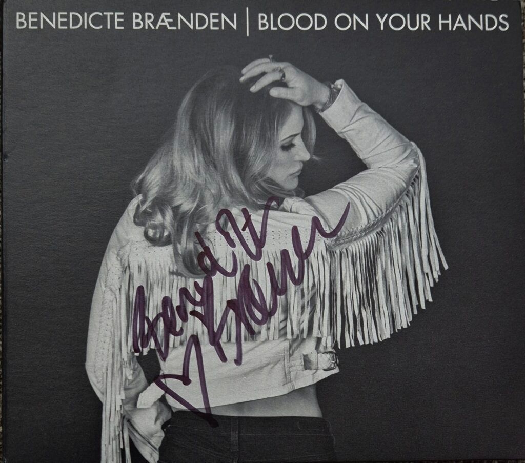 Musikpulsen's tweet image. Pärs Skivhörna - Dag 1675 - Benedicte Braenden ”Blood on Your Hands” 2017

#dagensutvaldaskiva
#recordoftheday
#benedictebraenden

Läs hela artikeln här: musikpulsen.se/pars-skivhorna…