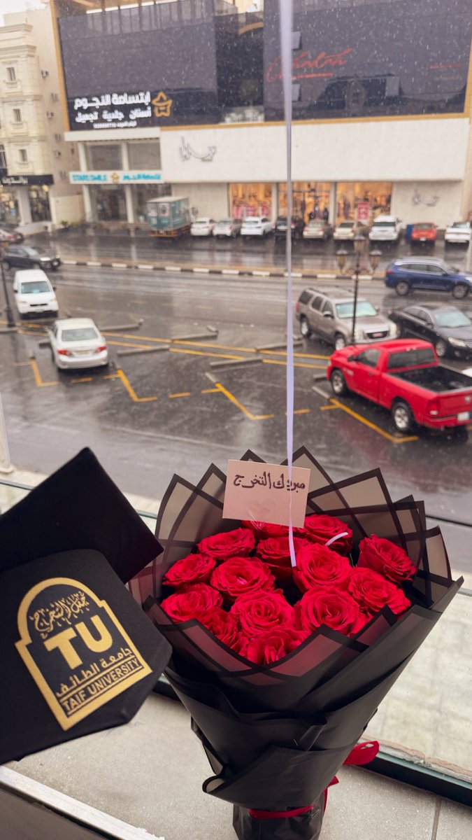 lp9il1's tweet photo. خريجه توها عرفت البارح انها بتتخرج 🫣 https://t.co/RiG7VPOjpJ