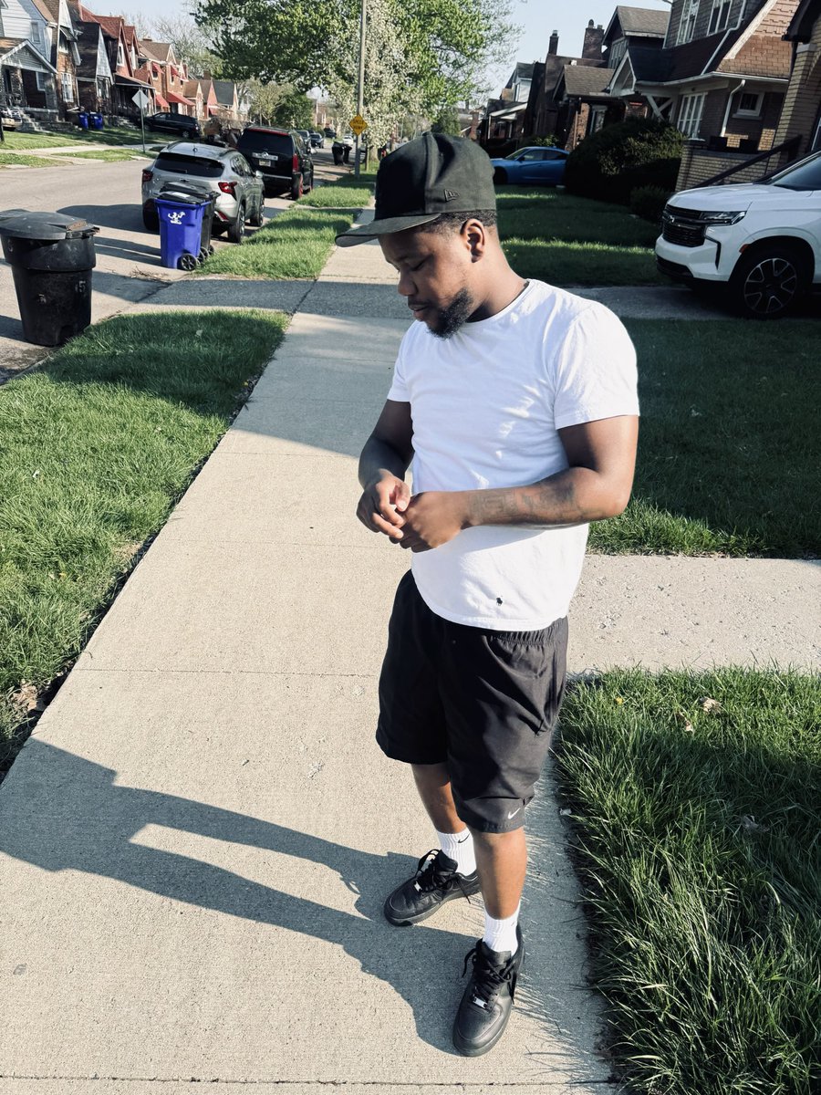 DeeBighomie's tweet image. Back on twitter wit it, tap in wit me #detroit