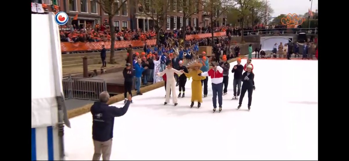 Amswoud's tweet photo. Fryslân promoasje keningsdei
#koningsdag #Dokkum https://t.co/Wh0rEm5uO4