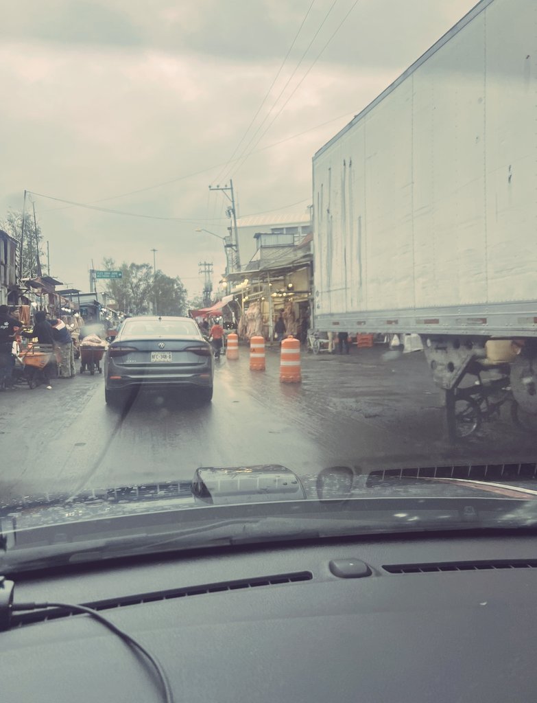 5 horas despues aún #Tránsito anillo periférico canal de san Juan en la agrícola Pantitlán <a href="/IztacalcoAl/">Alcaldía Iztacalco</a> <a href="/UCS_GCDMX/">Unidad de Contacto del Secretario SSC CDMX</a> <a href="/C5_CDMX/">C5 CDMX</a> al cruce con calzada Ignacio Zaragoza como referencia aún costado de puestos de carne <a href="/jmorenocdmx/">Francisco Moreno Montaño</a> <a href="/PabloVazC/">Pablo Vázquez Camacho</a> <a href="/jeferadar/">Jefe Radar</a> <a href="/ProsocCDMX/">Procuraduría Social de la CdMx</a> <a href="/ClaraBrugadaM/">Clara Brugada Molina</a> <a href="/C5_CDMX/">C5 CDMX</a>